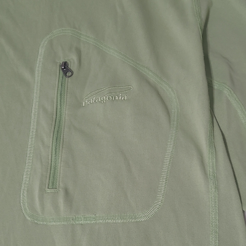 Patagonia Green Long Sleeve Athletic Shirt, Mens Size L.